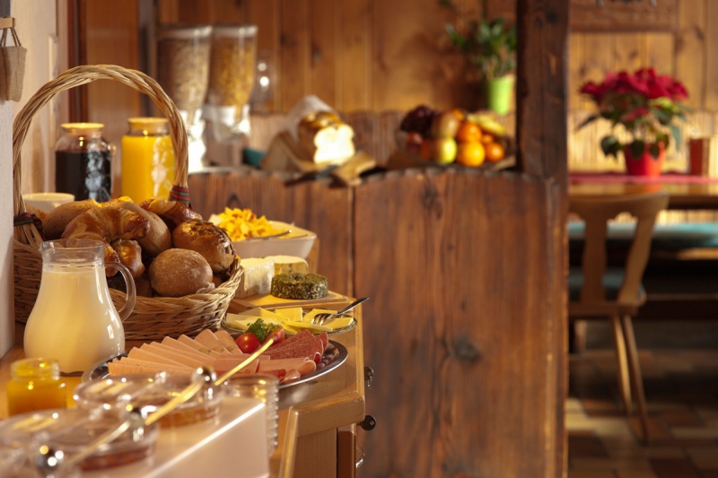 boulangerie-STE MAXIME-min_breakfast_buffet_food_restaurant_meal_hotel_plate_fresh-718745